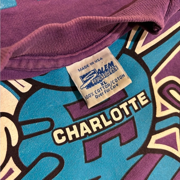 Vintage 90s Charlotte Hornets Salem Sportswear T-Shirt - Picture 5 of 5